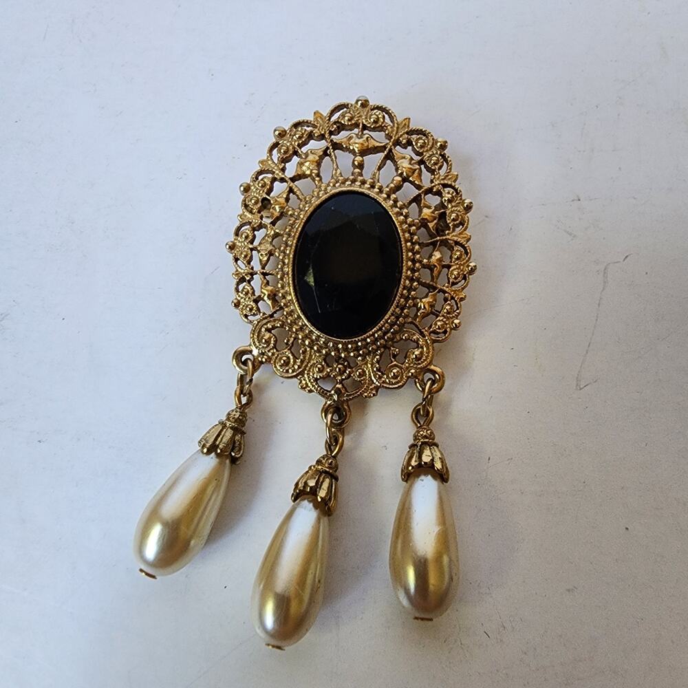 Vintage Victorian Style Brooch Black Stone and Faux Pearls Pin